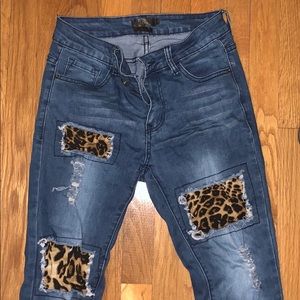 Medium wash skinny  jeans with cheetah print